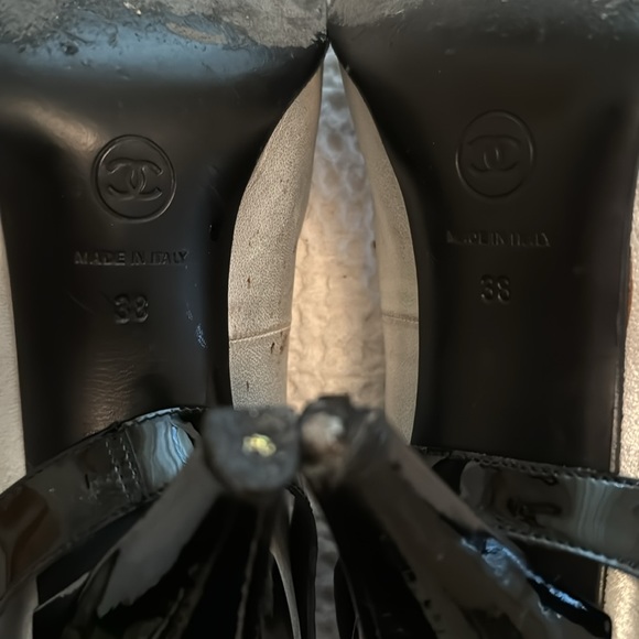 Silver & Black Chanel heels. - Picture 6 of 8
